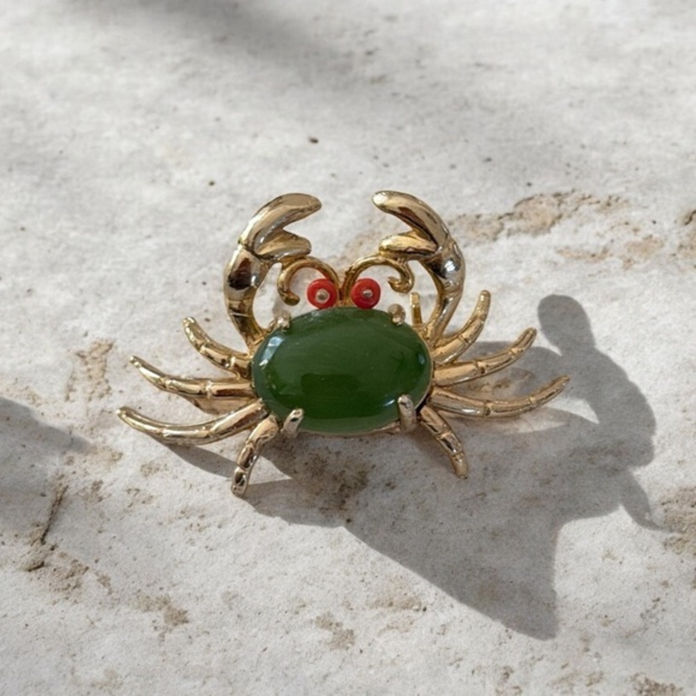 Gold and Green jade Crab Brooch
